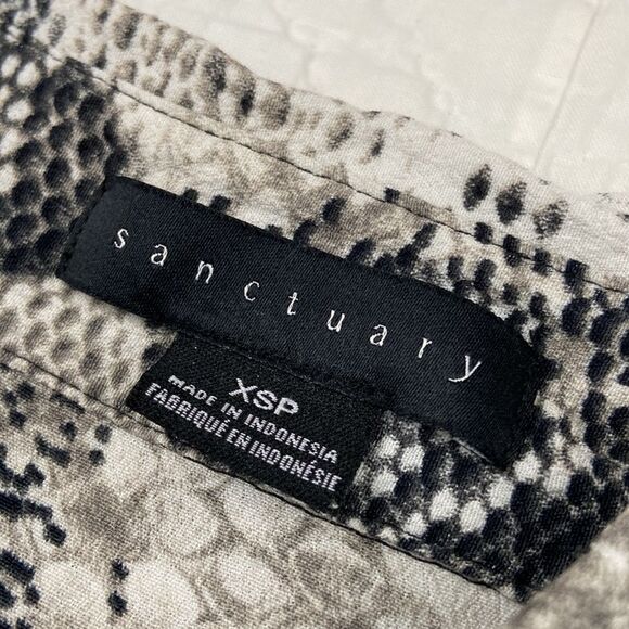 Sanctuary Snakeskin Material Cropped Button Up size XS - Picture 4 of 8